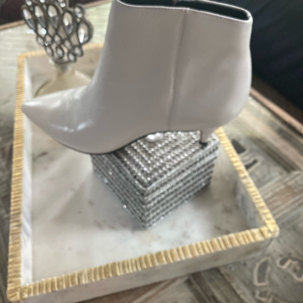 Sam Edelman Booties white 8.5 great condition